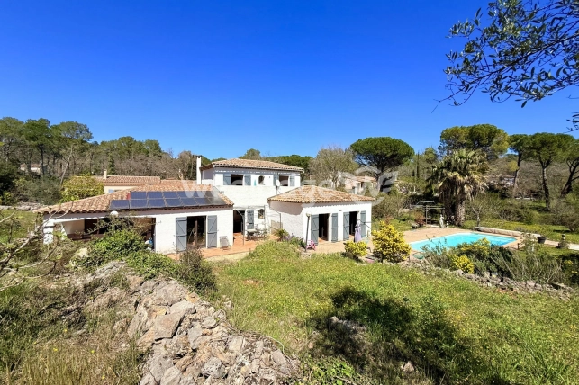 Maison à vendre 7 pièces de 185 m² à Fayence