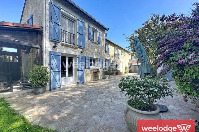 Maison à vendre 7 pièces de 166 m² à Jouy-le-Moutier
