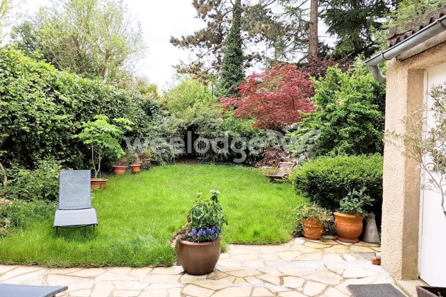 Maison à vendre 5 pièces de 107 m² à Voisins-le-Bretonneux