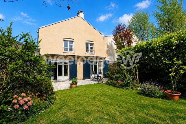 Maison à vendre 5 pièces de 107 m² à Voisins-le-Bretonneux