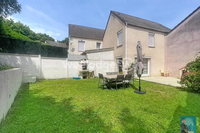 Maison à vendre 4 pièces de 80 m² à Jouy-le-Moutier