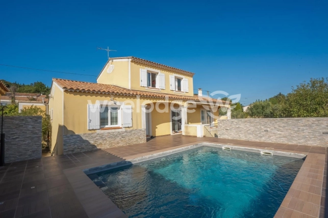 Maison à vendre 4 pièces de 149 m² à Rochefort-du-Gard