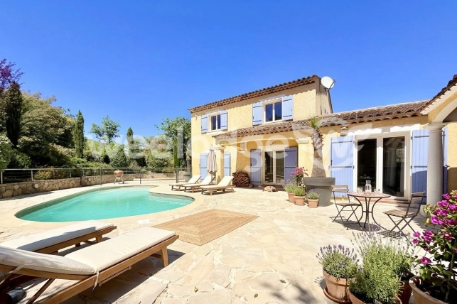 Maison à vendre 6 pièces de 145 m² à Les Adrets-de-l'Estérel