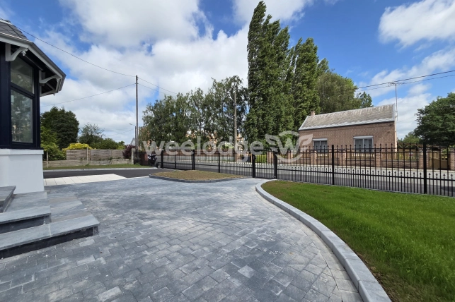 Maison à vendre 5 pièces de 135 m² à Neuf-Mesnil