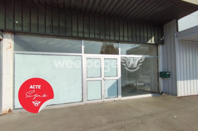 Local commercial vendu 4 pièces de 80 m² à Formerie