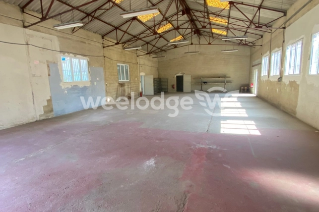 Local commercial vendu 4 pièces de 300 m² à Morières-lès-Avignon