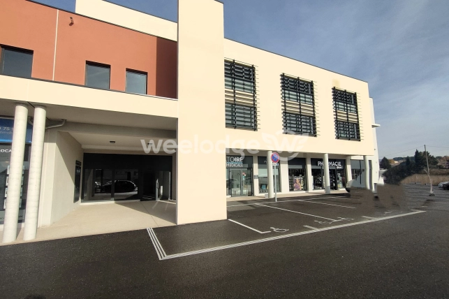 Local commercial loué 1 pièces de 35 m² à Mazan