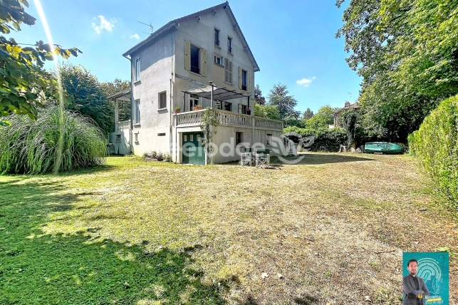 Maison à vendre 10 pièces de 172 m² à Jouy-le-Moutier