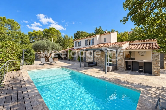 Maison à vendre 8 pièces de 169 m² à Tourrettes