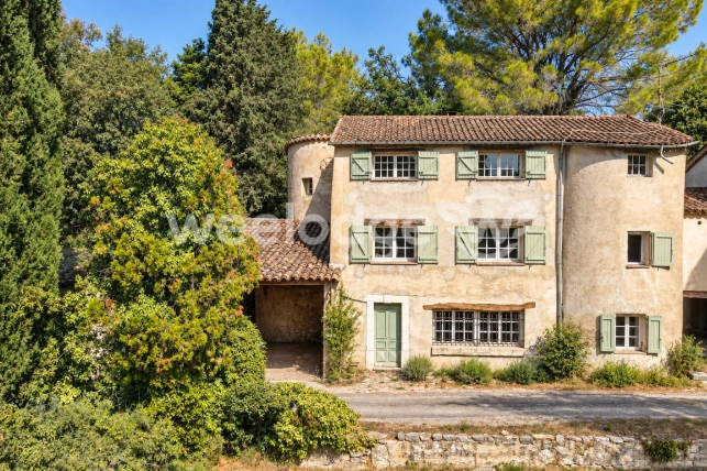 Maison à vendre 10 pièces de 213,75 m² à Fayence