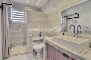 Maison à vendre 4 pièces de 77 m² à La Fare-les-Oliviers