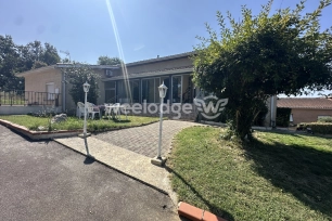 Maison à vendre 8 pièces de 163,95 m² à Brax