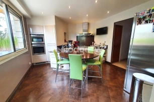 Maison à vendre 9 pièces de 207 m² à Conflans-Sainte-Honorine