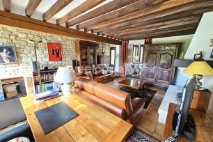 Maison à vendre 8 pièces de 232 m² à Neuville-sur-Oise