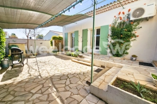 Maison à vendre 5 pièces de 127 m² à Saint-Martin-de-Crau