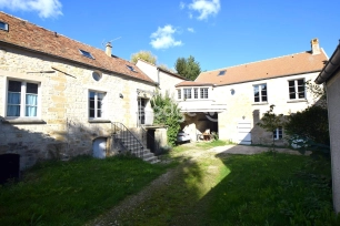 Maison à vendre 7 pièces de 173 m² à Jouy-le-Moutier