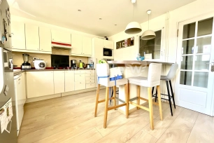Maison à vendre 6 pièces de 116 m² à Jouy-le-Moutier