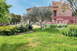 Maison à vendre 6 pièces de 135 m² à Peyrolles-en-Provence