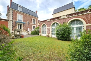 Maison à vendre 10 pièces de 250 m² à Conflans-Sainte-Honorine