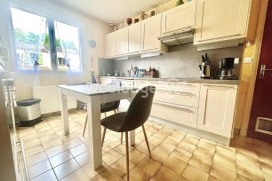 Maison à vendre 6 pièces de 184 m² à Jouy-le-Moutier