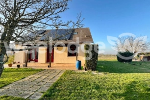 Maison à vendre 6 pièces de 127 m² à Saint-Clair-sur-Epte