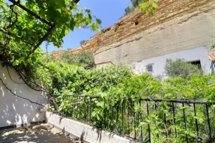 Maison à vendre 5 pièces de 146 m² à Saint-Chamas