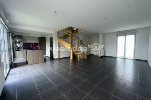 Maison vendu 5 pièces de 114,37 m² à Ayguesvives