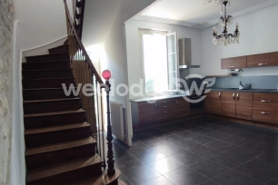 Maison à vendre 6 pièces de 210 m² à Ruelle-sur-Touvre