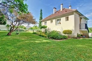 Maison à vendre 4 pièces de 70 m² à Jouy-le-Moutier