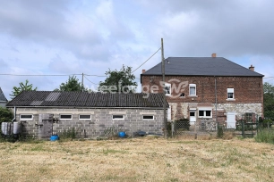 Maison à vendre 9 pièces de 140 m² à Saint-Remy-Chaussée