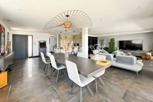 Maison à vendre 7 pièces de 318 m² à Istres
