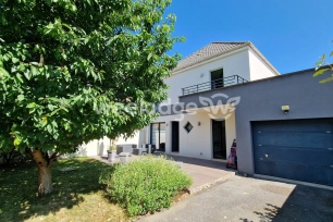 Maison à vendre 6 pièces de 154 m² à Bois-d'Arcy