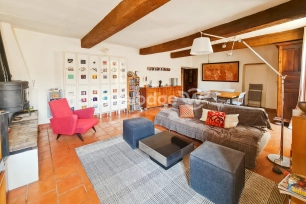 Maison à vendre 6 pièces de 171,3 m² à Jouques