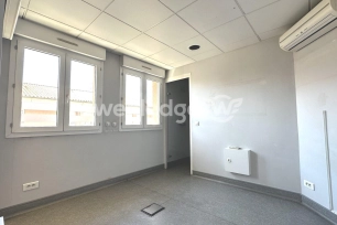 Local commercial à vendre 3 pièces de 64 m² à Le Pontet