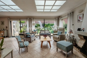 Maison à vendre 10 pièces de 208,5 m² à Marles-les-Mines