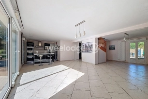 Maison à vendre 6 pièces de 166 m² à Éragny