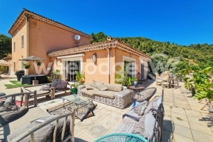 Maison à vendre 9 pièces de 316 m² à Gréoux-les-Bains