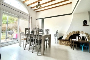 Maison à vendre 6 pièces de 115,05 m² à Jouy-le-Moutier