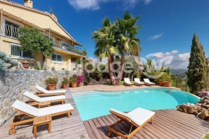 Maison à vendre 5 pièces de 142 m² à Mandelieu-la-Napoule