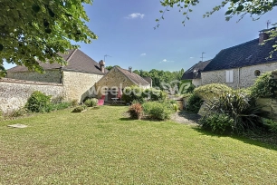 Maison à vendre 10 pièces de 280 m² à Jouy-le-Moutier