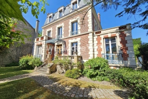 Maison à vendre 10 pièces de 250 m² à Conflans-Sainte-Honorine