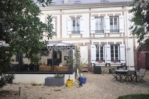 Maison à vendre 10 pièces de 300 m² à Mesnils-sur-Iton