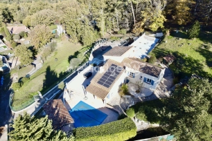 Maison à vendre 7 pièces de 168 m² à Les Adrets-de-l'Estérel