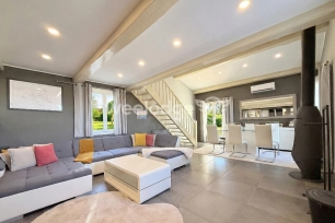 Maison à vendre 7 pièces de 168 m² à Mandelieu-la-Napoule