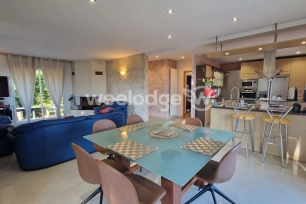 Maison à vendre 6 pièces de 133 m² à Jouy-le-Moutier