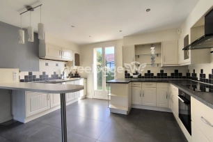 Maison à vendre 6 pièces de 122 m² à Conflans-Sainte-Honorine