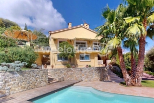 Maison à vendre 5 pièces de 142 m² à Mandelieu-la-Napoule