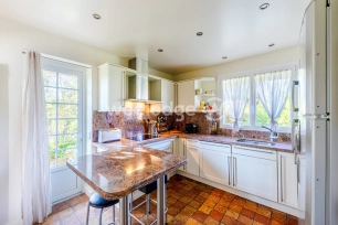 Maison à vendre 9 pièces de 210 m² à Conflans-Sainte-Honorine