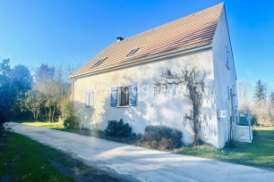 Maison à vendre 6 pièces de 142 m² à Jouy-le-Moutier