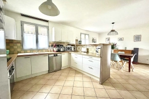 Maison à vendre 6 pièces de 142 m² à Jouy-le-Moutier